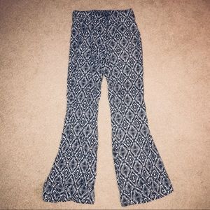 Flowy patterned pants
